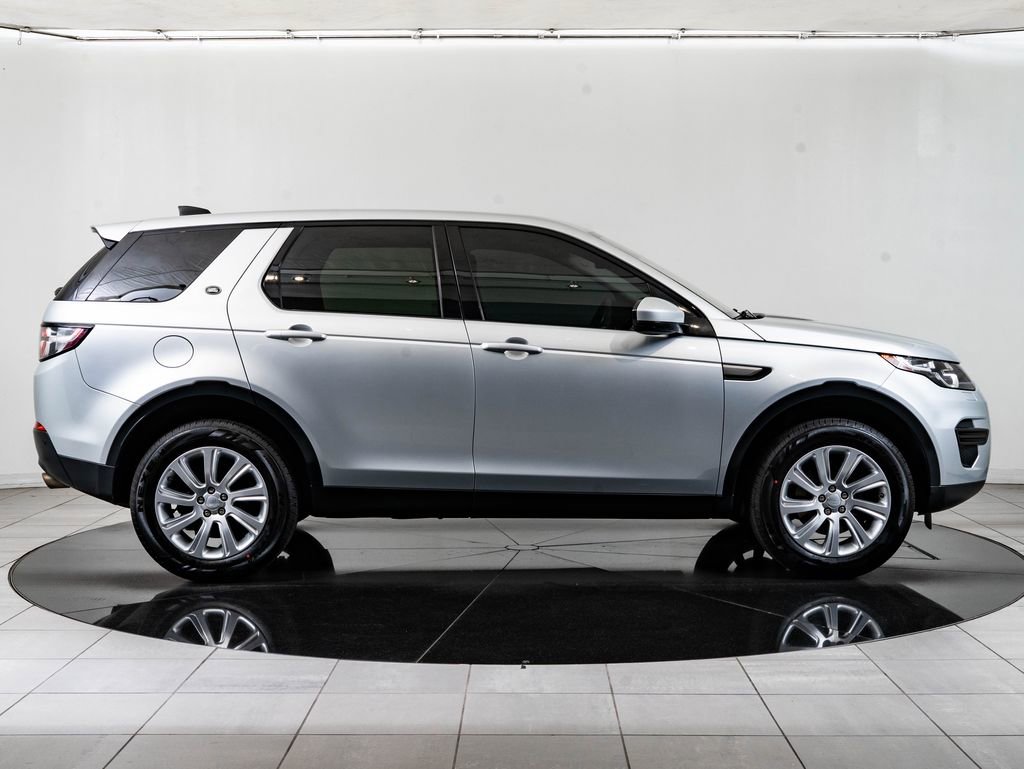 Used 2018 Land Rover Discovery Sport SE image 11