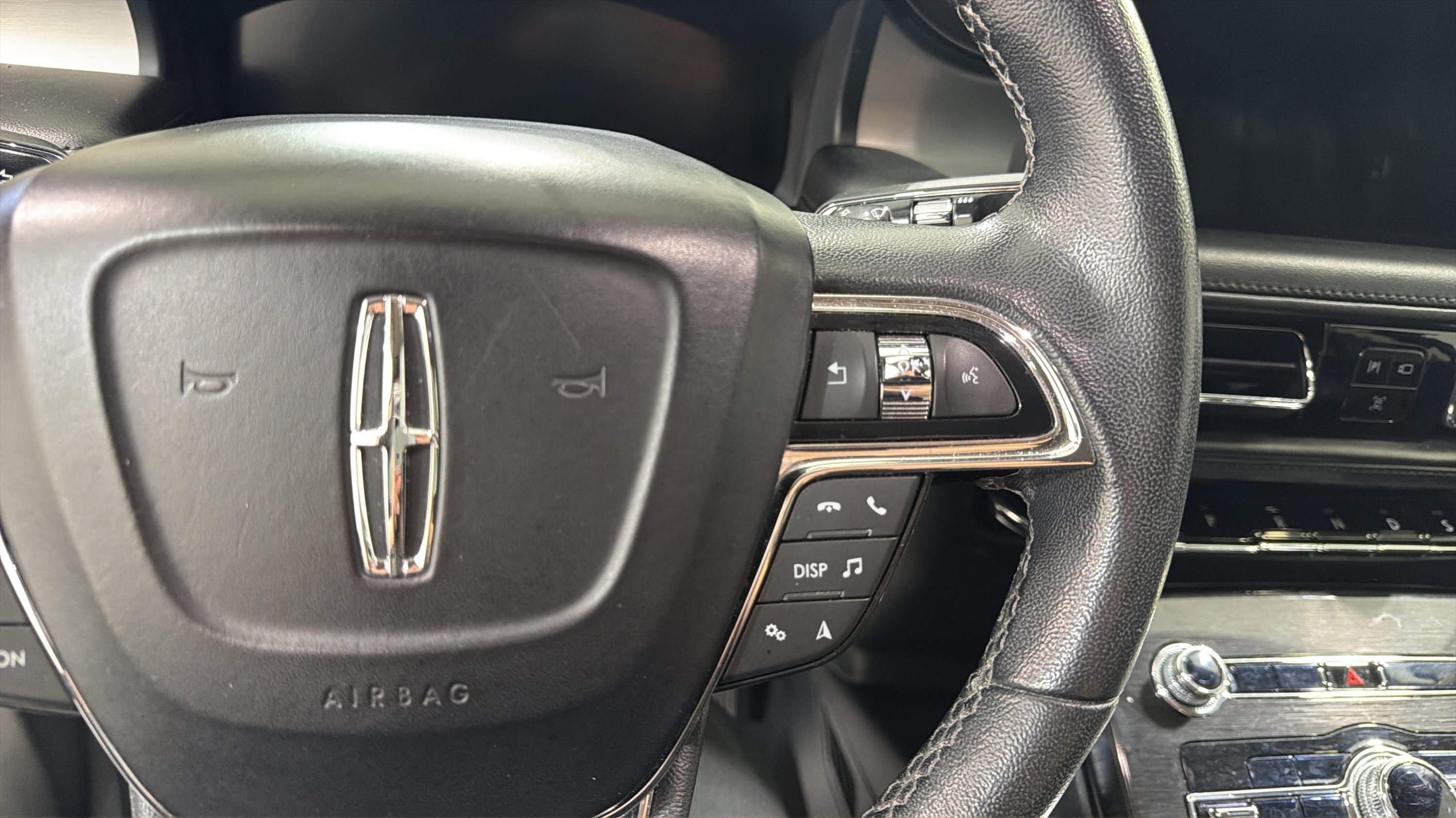 Used 2023 Lincoln Nautilus FWD w/ Premium Package image 14
