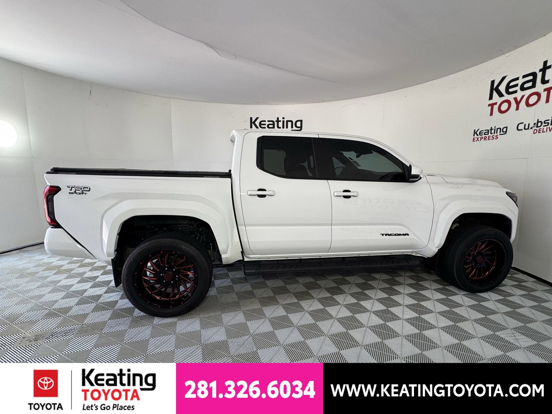 Used 2024 Toyota Tacoma TRD Sport AWD/4WD image 4