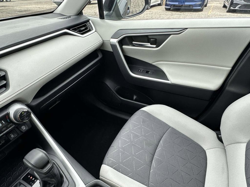Used 2024 Toyota RAV4 XLE w/ Convenience Package image 34