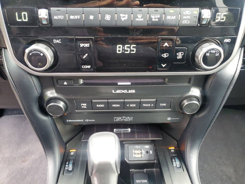 Used 2023 Lexus GX 460 Luxury w/ Accessory Package AWD/4WD image 30