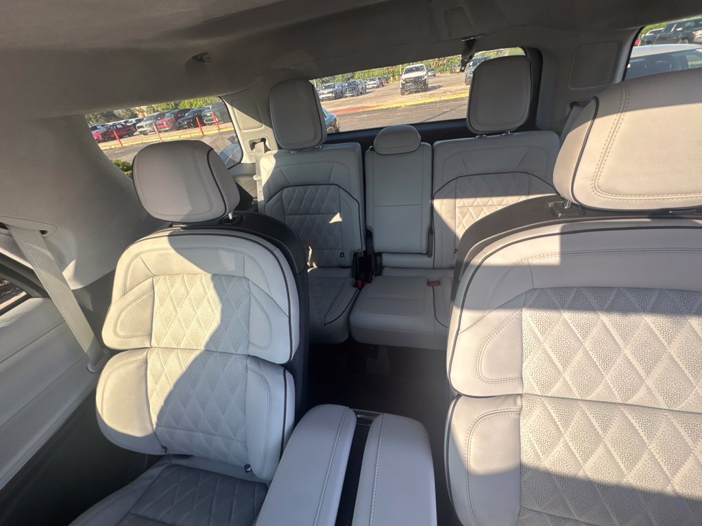 Used 2026 Lincoln Navigator Black Label w/ Black Label Special Edition AWD/4WD image 20