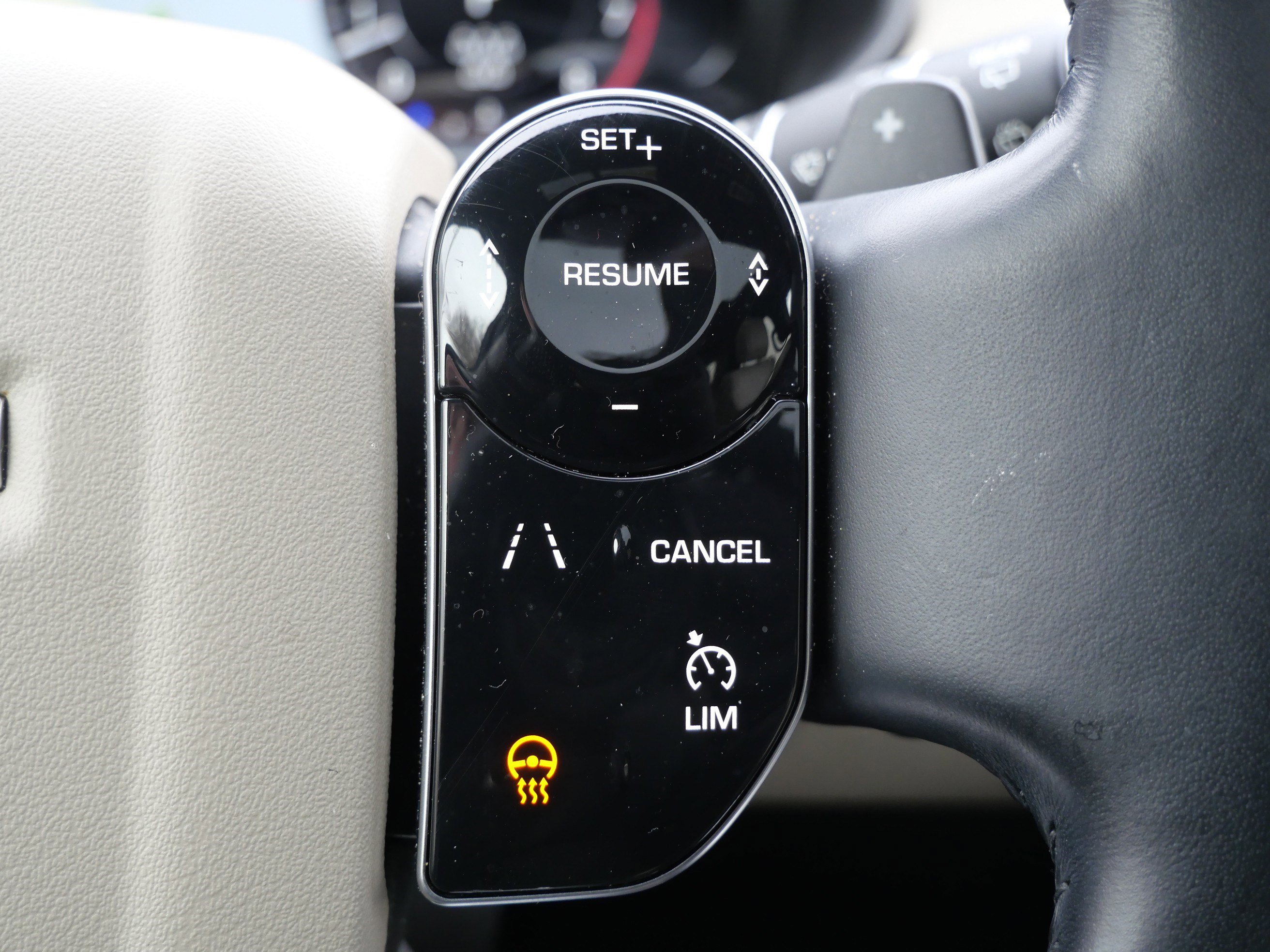 Used 2020 Land Rover Discovery HSE image 21