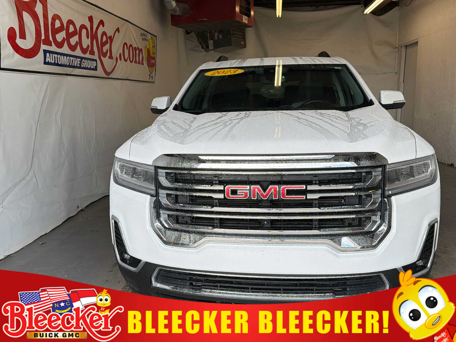 Used 2023 GMC Acadia SLT FWD image 1