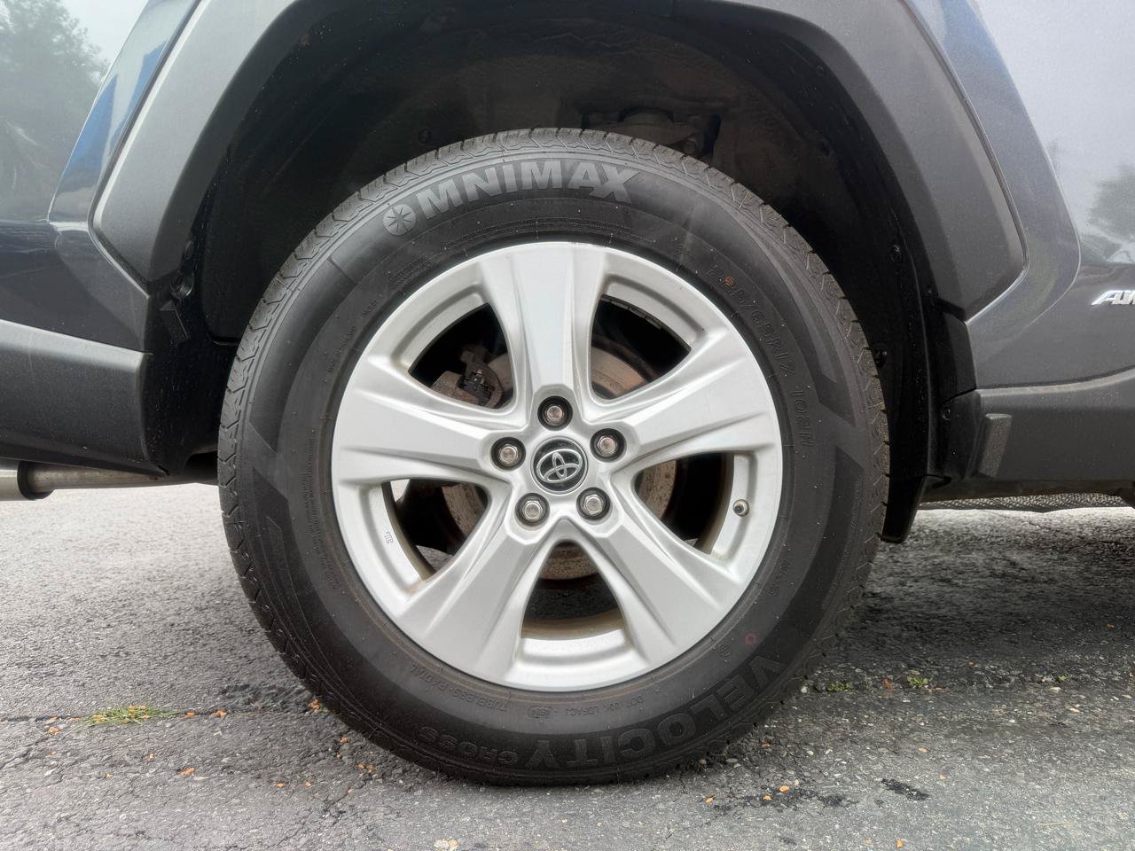 Used 2019 Toyota RAV4 XLE AWD/4WD image 28