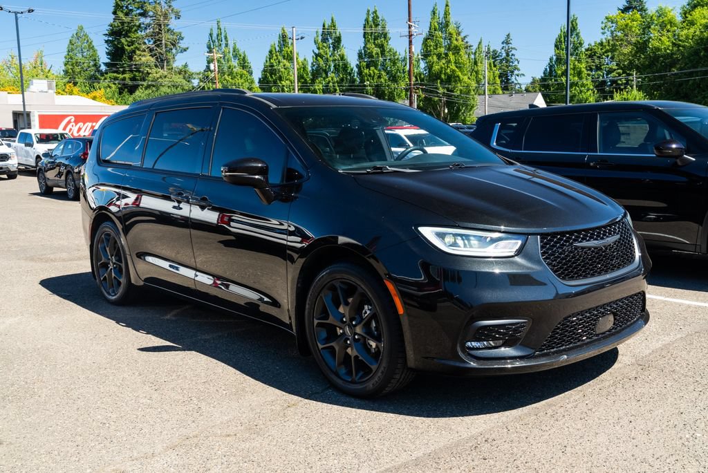 Used 2021 Chrysler Pacifica Touring w/ S Appearance Package