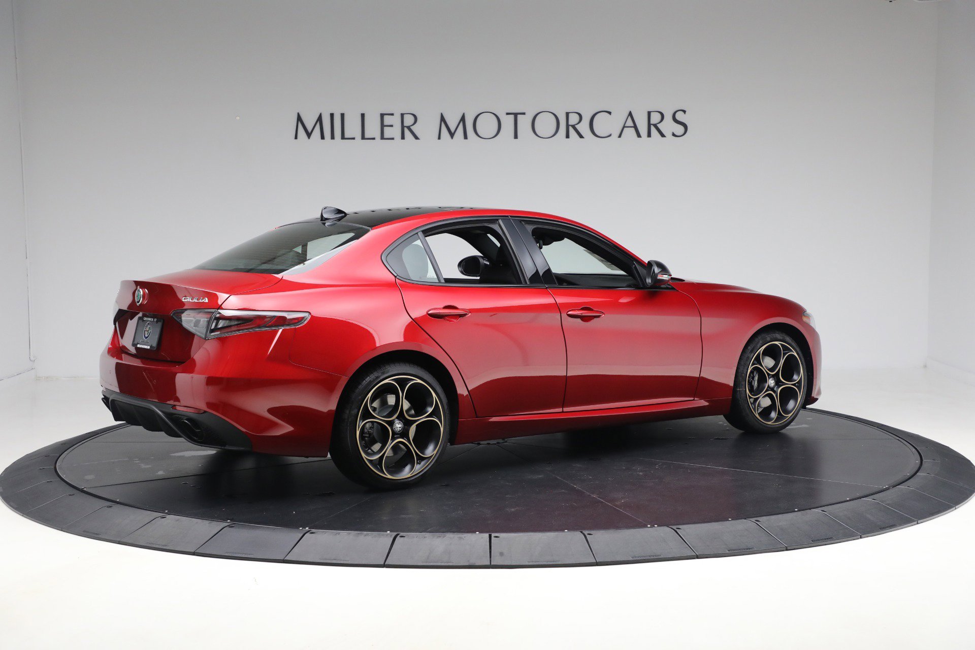 New 2025 Alfa Romeo Giulia AWD w/ Driving Assist Package image 8