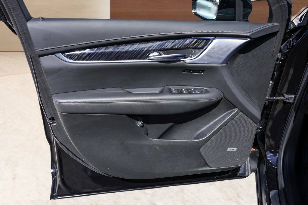 Certified 2025 Cadillac XT6 Premium Luxury FWD image 25