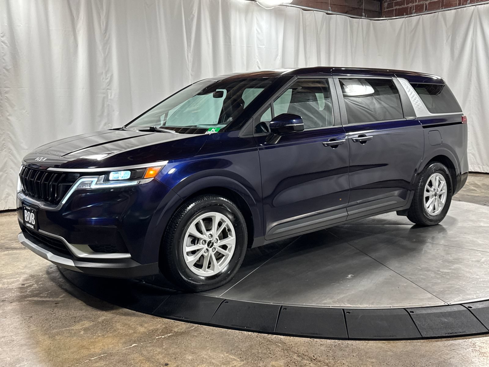 Certified 2022 Kia Carnival LX FWD image 1