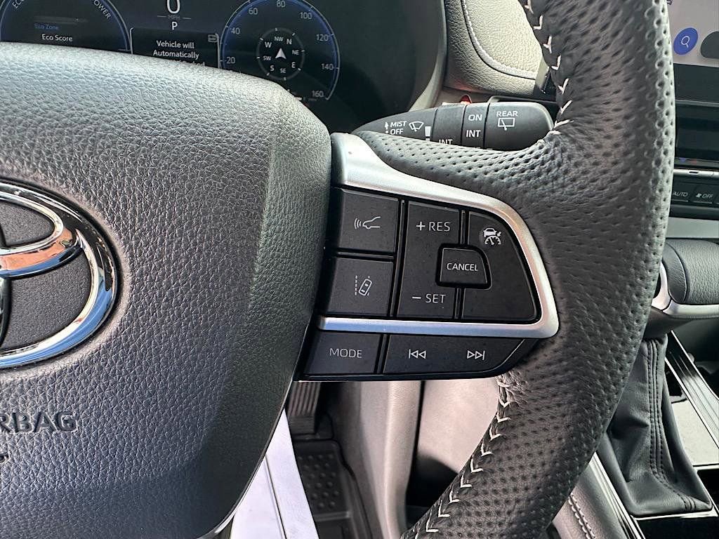 Used 2025 Toyota Sienna XSE AWD/4WD image 20