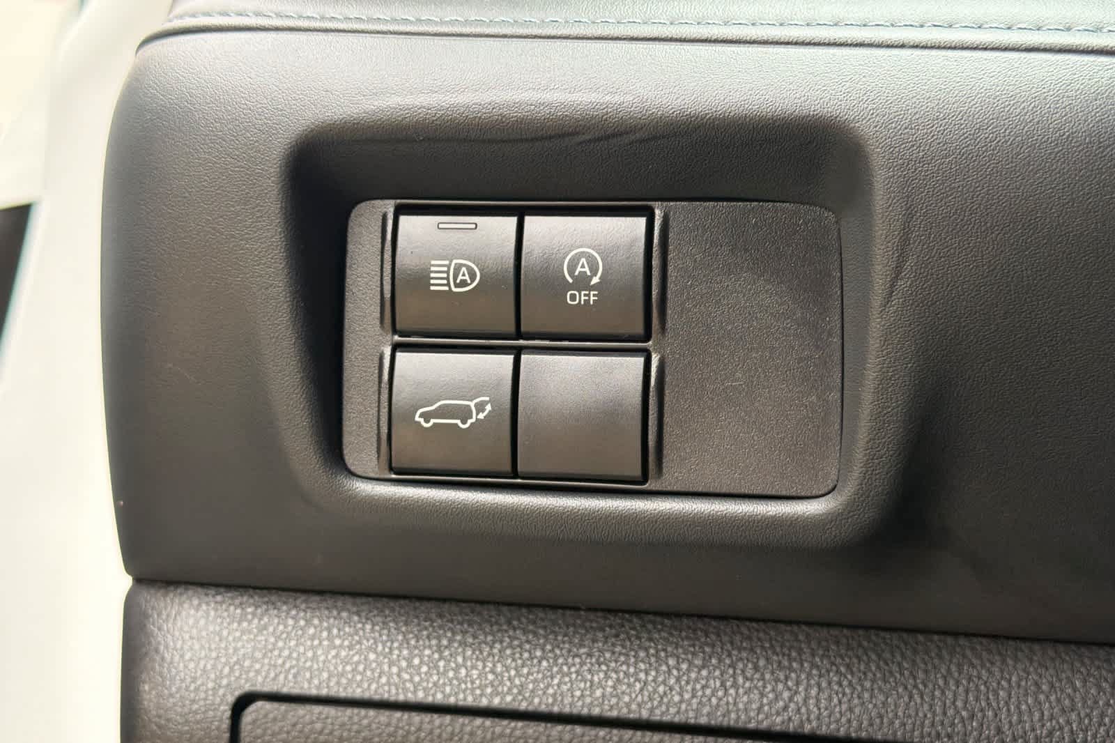 Used 2023 Toyota Highlander XLE AWD/4WD image 30