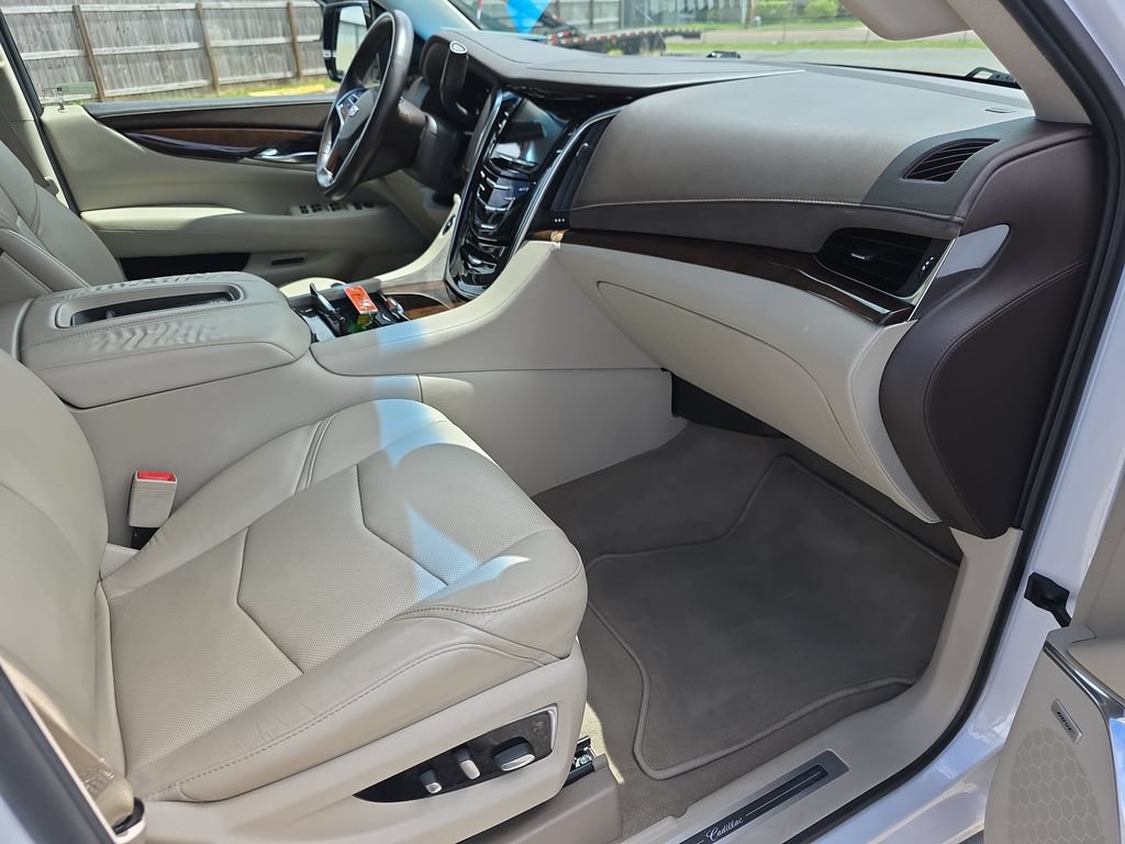 Used 2017 Cadillac Escalade 2WD image 38
