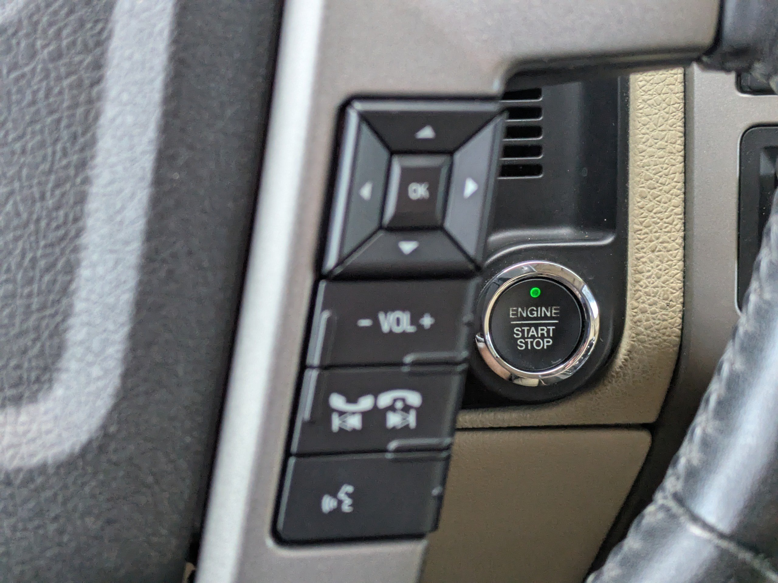 Used 2015 Ford Expedition Limited w/ Equipment Group 301A RWD image 30