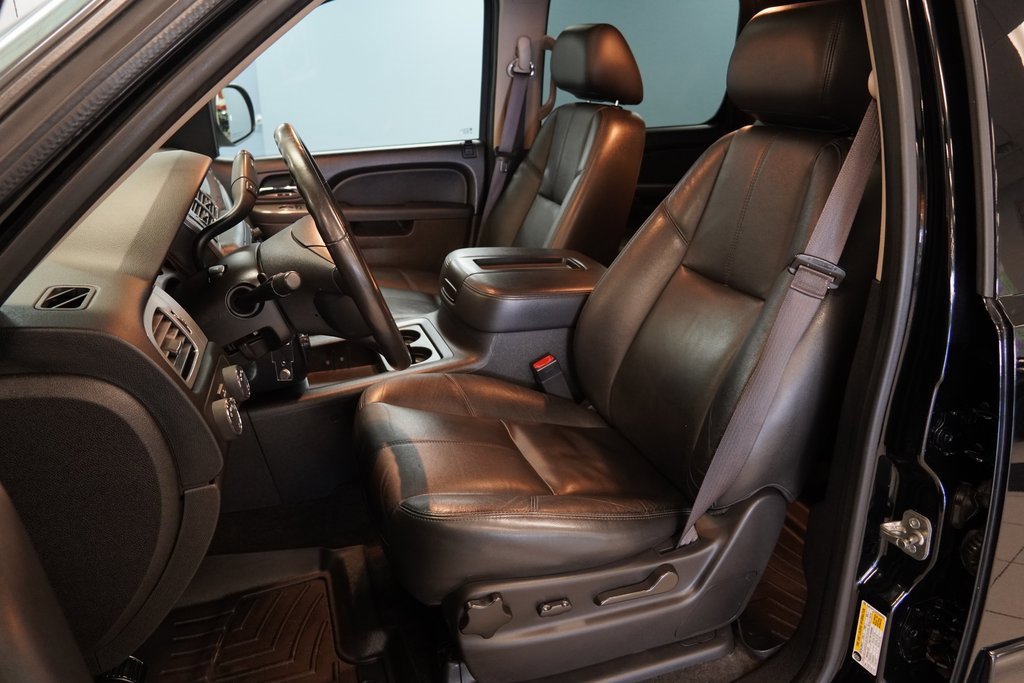 Used 2013 Chevrolet Avalanche LT w/ Suspension Package, Off-Road image 3