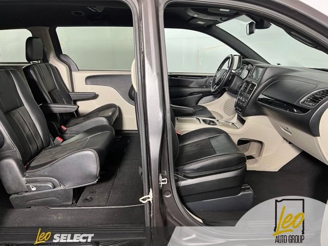 Used 2019 Dodge Grand Caravan SXT FWD image 25