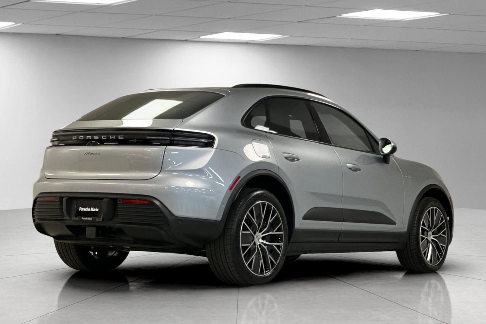 New 2025 Porsche Macan Electric image 8