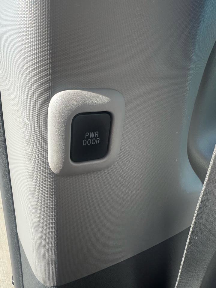 Used 2019 Toyota Sienna XLE Premium w/ Carpet Mat Package FWD image 12