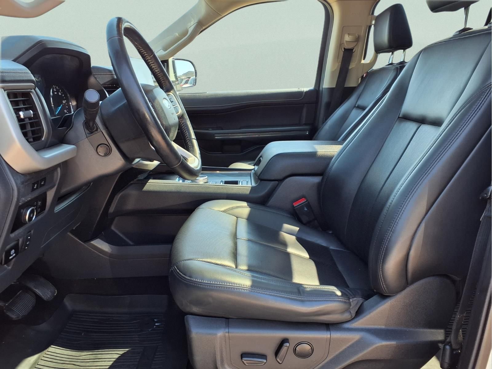 Used 2022 Ford Expedition XLT image 10