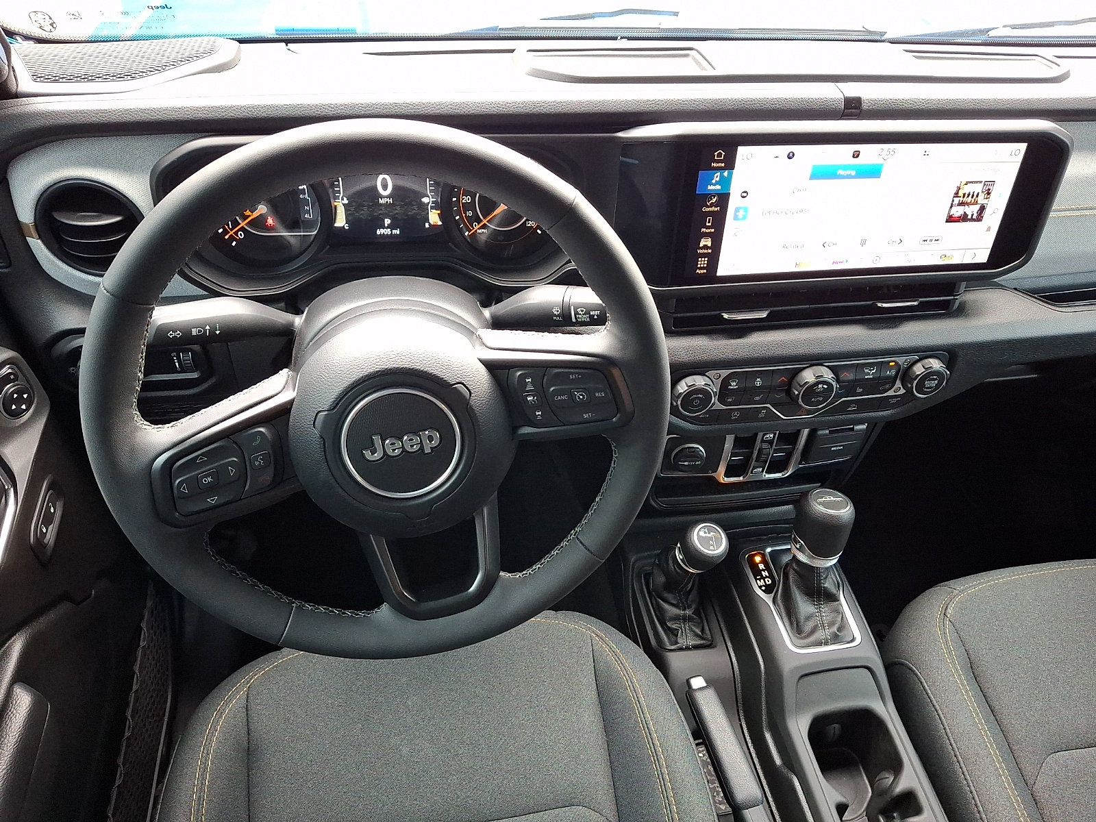 Certified 2025 Jeep Gladiator Sport AWD/4WD image 11