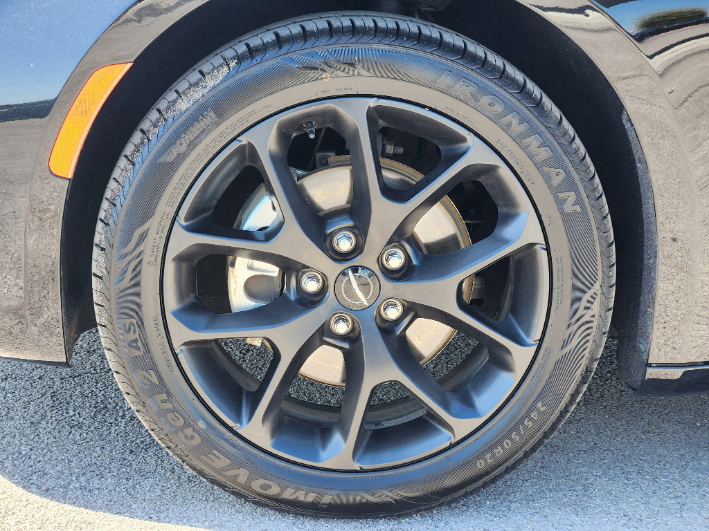 Used 2025 Chrysler Pacifica Limited image 10