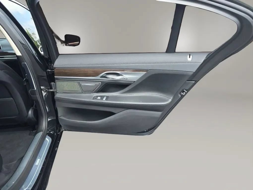 Used 2019 BMW 740i w/ Cold Weather Package RWD image 50