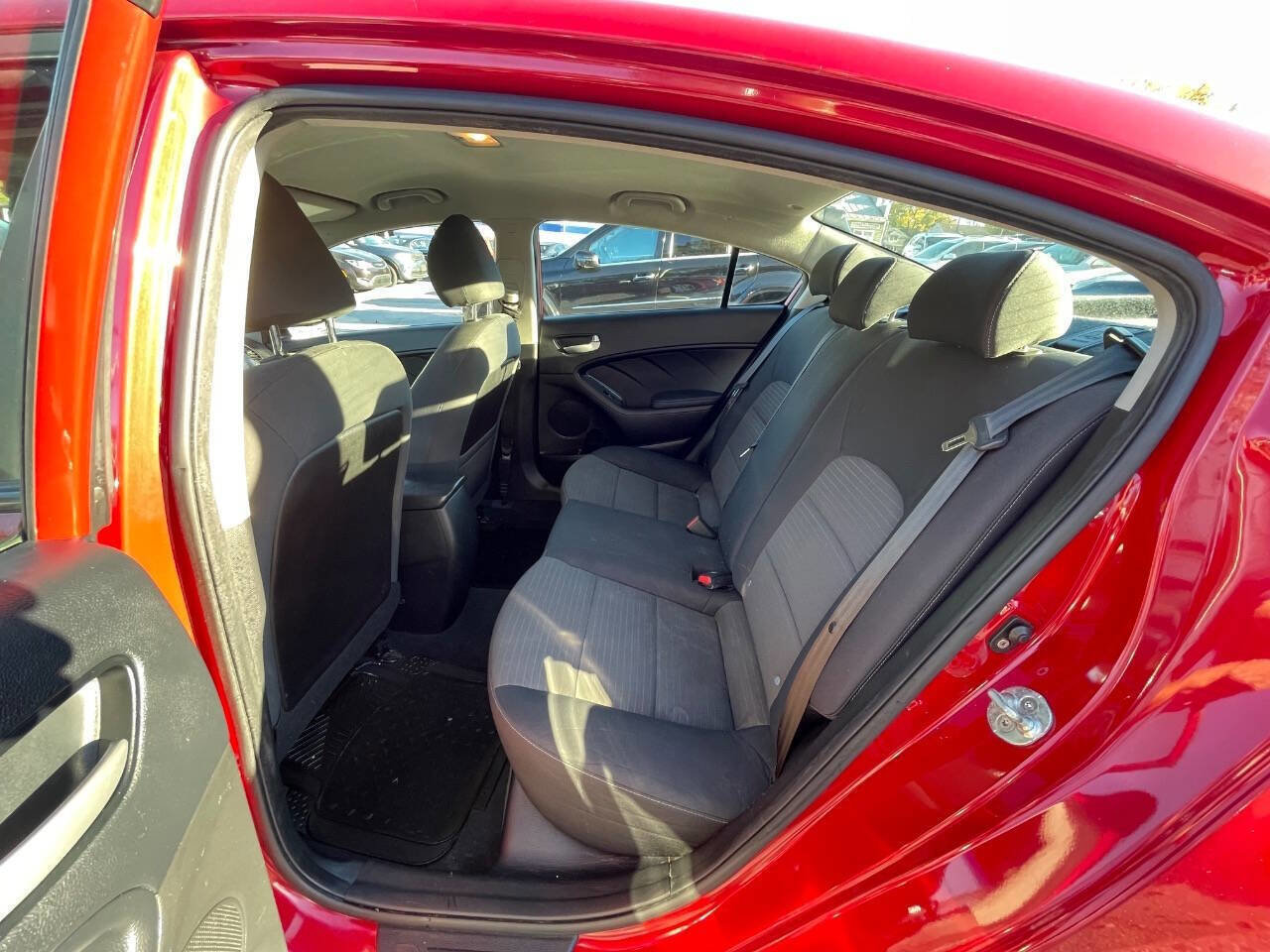 Used 2018 Kia Forte S image 22