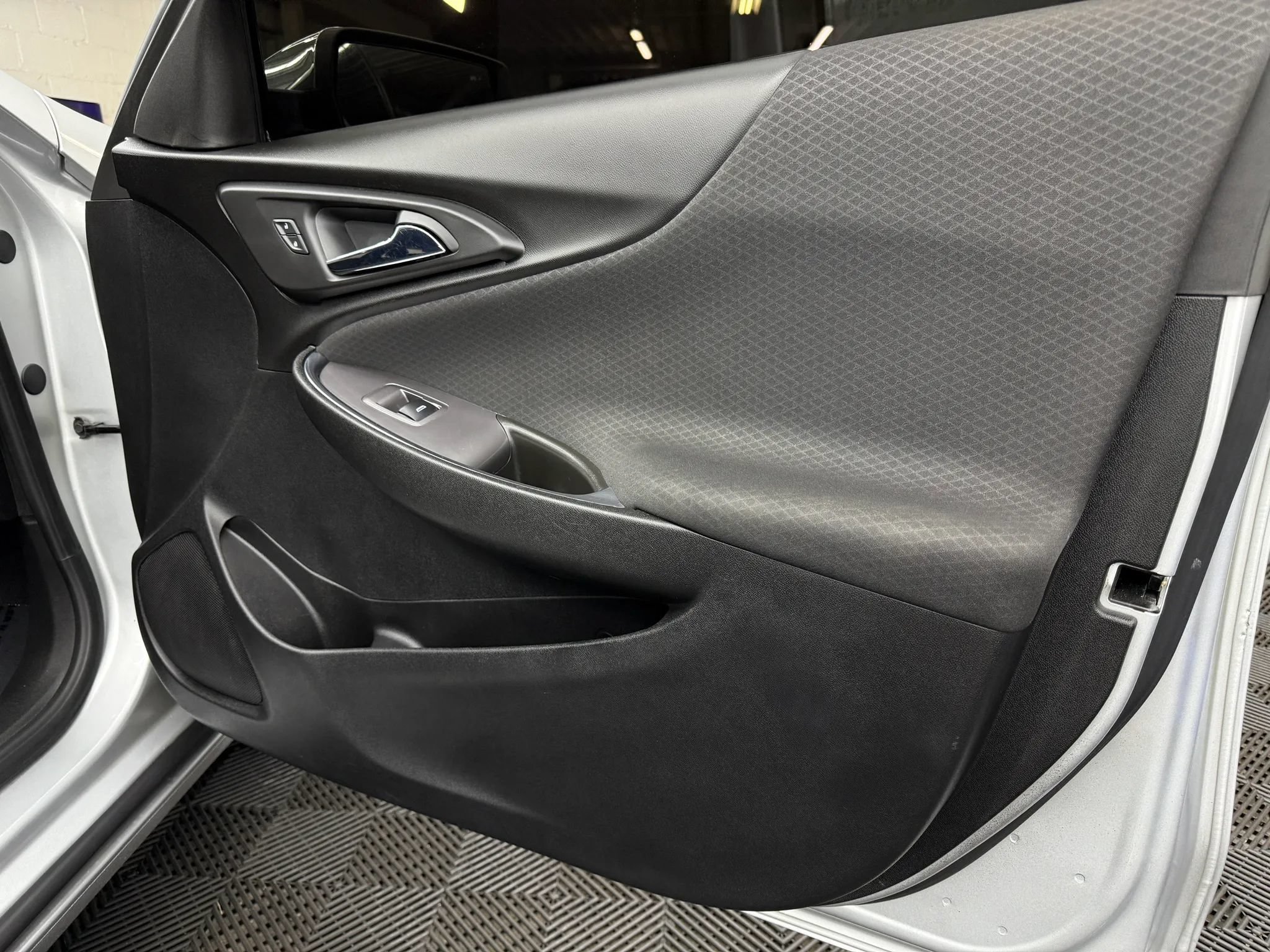 Used 2020 Chevrolet Malibu LT FWD image 5
