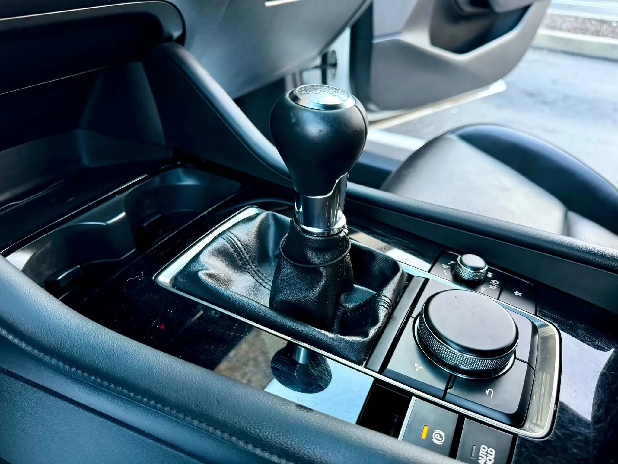 Used 2025 MAZDA MAZDA3 2.5 S Hatchback w/ Premium Pkg image 16