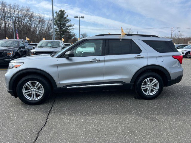 Certified 2022 Ford Explorer XLT w/ Equipment Group 202A image 4