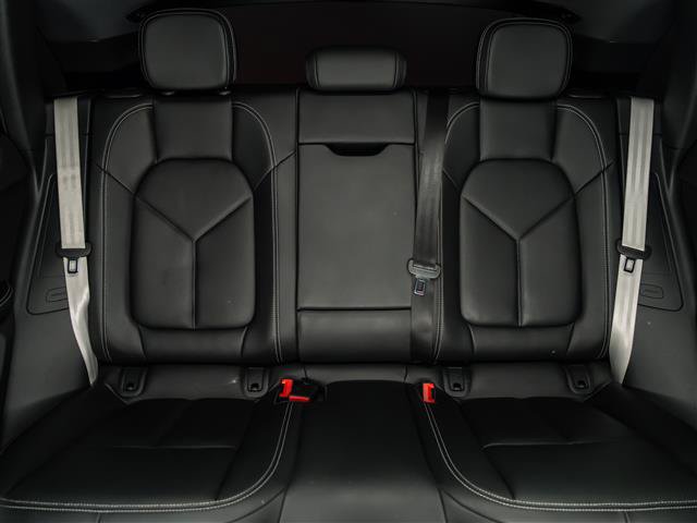 Used 2026 Porsche Macan AWD/4WD image 31