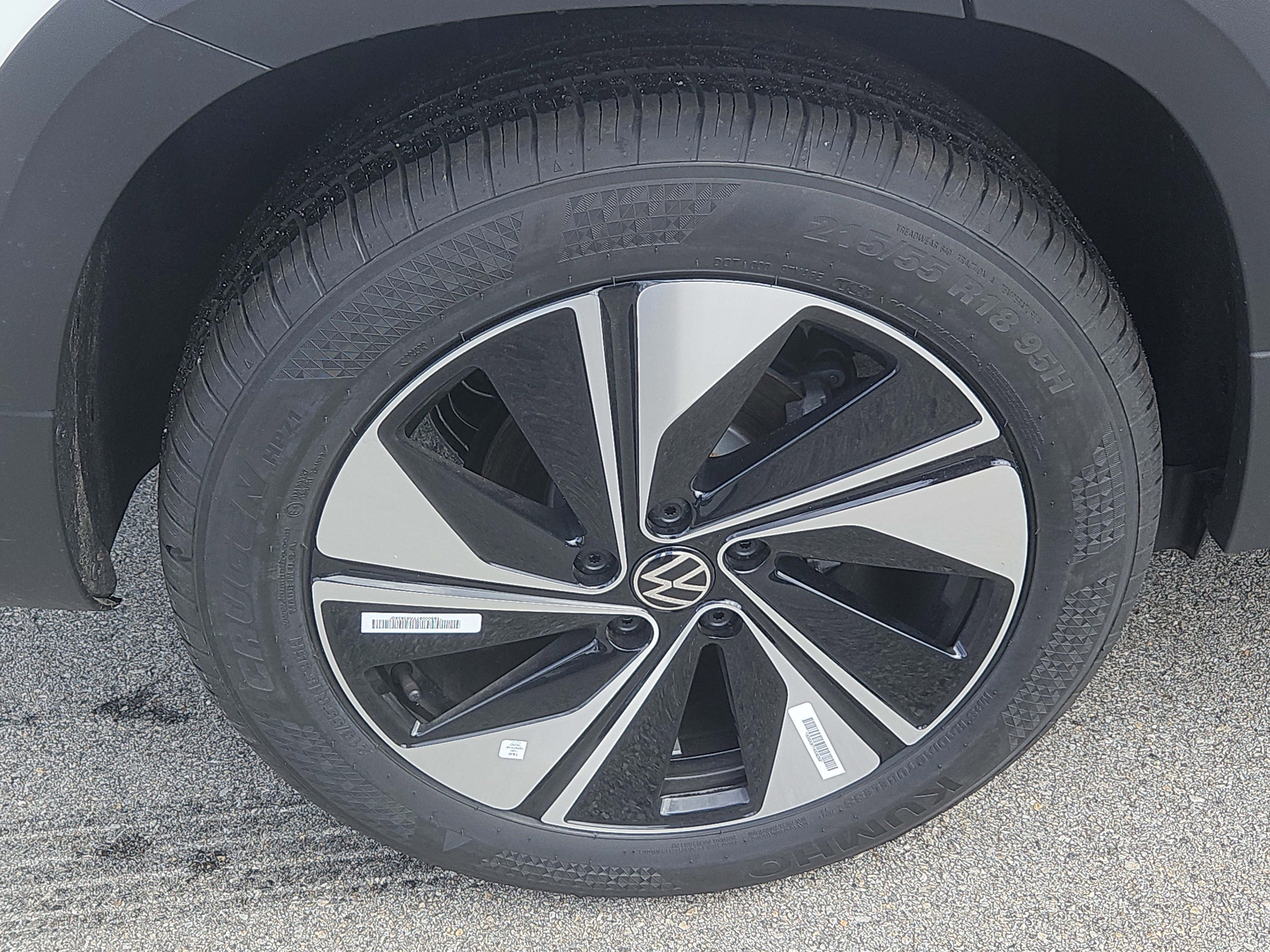 New 2026 Volkswagen Taos SE AWD/4WD image 3