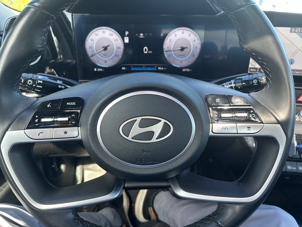 Used 2025 Hyundai Elantra SEL FWD image 17