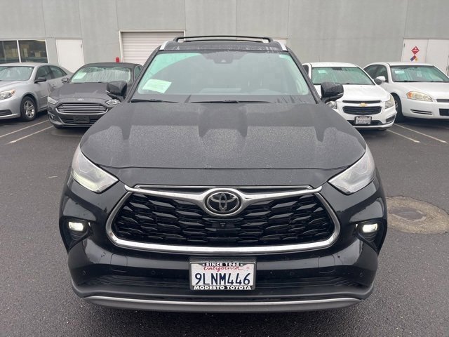 Used 2024 Toyota Highlander Platinum image 2