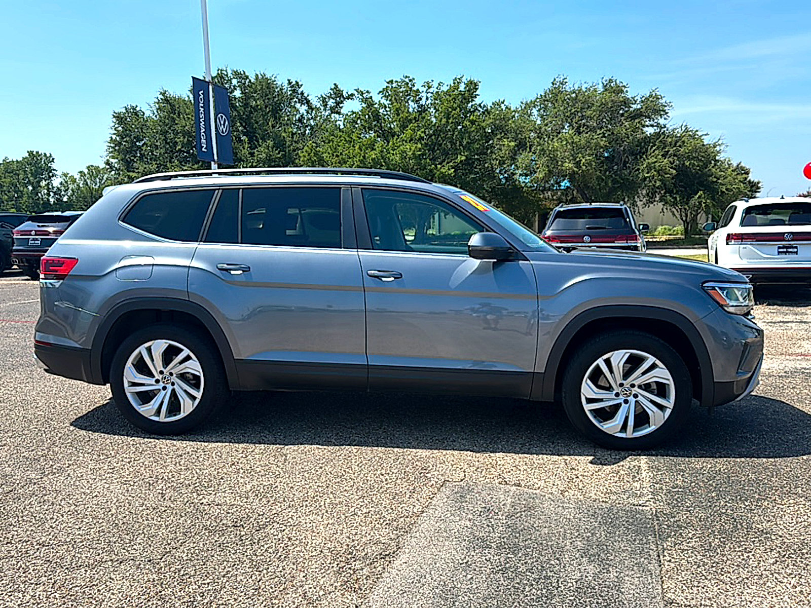 Used 2021 Volkswagen Atlas SE FWD image 9