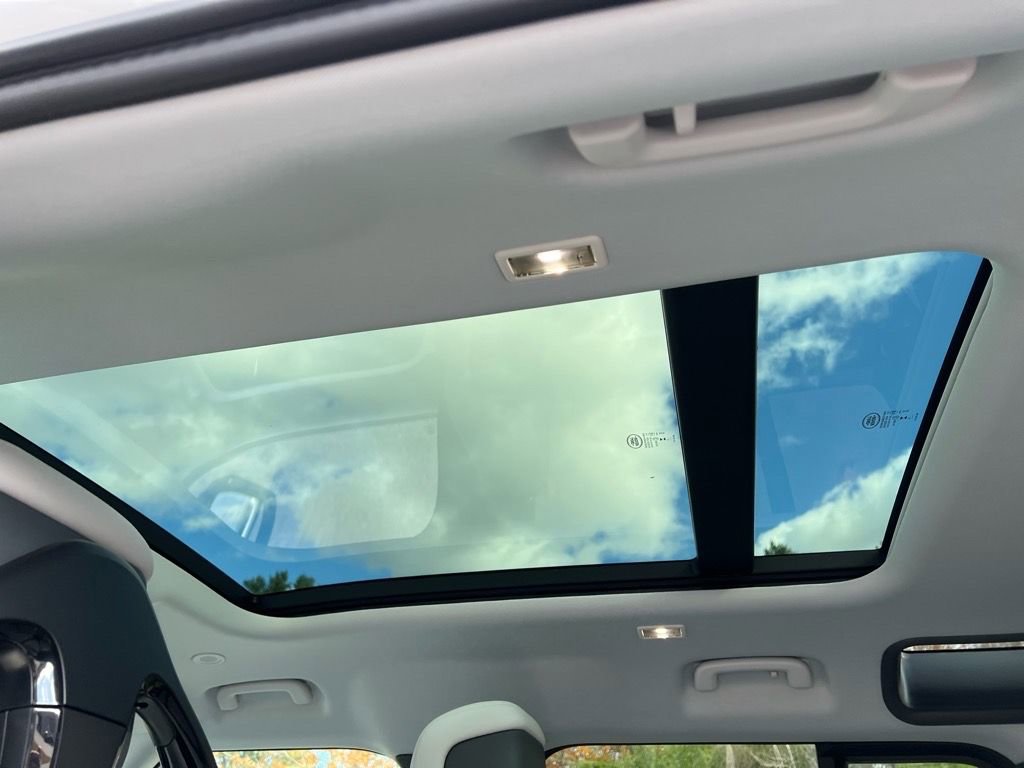 New 2025 Land Rover Defender 110 X-Dynamic SE image 29