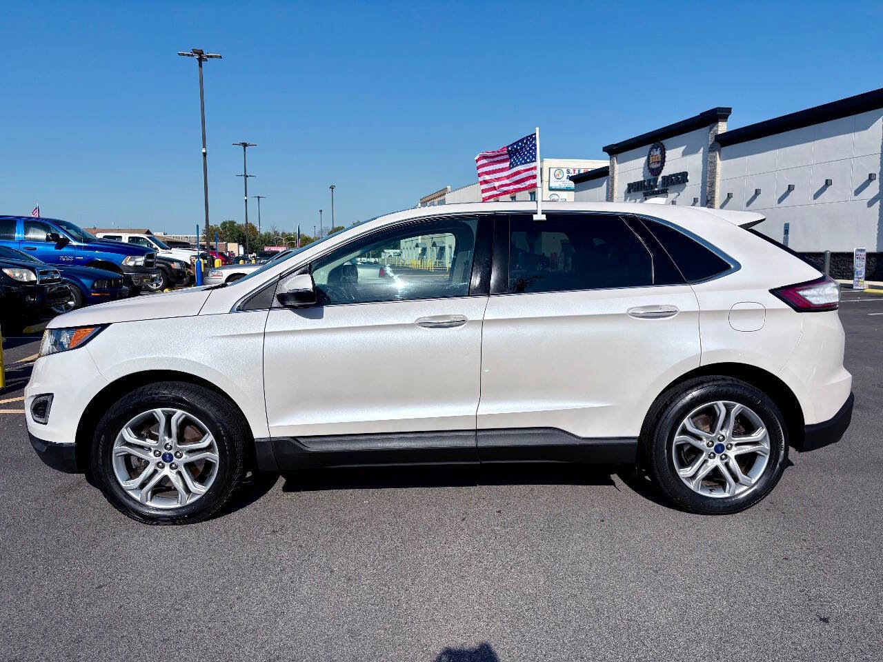 Used 2017 Ford Edge Titanium w/ Equipment Group 301A AWD/4WD image 3