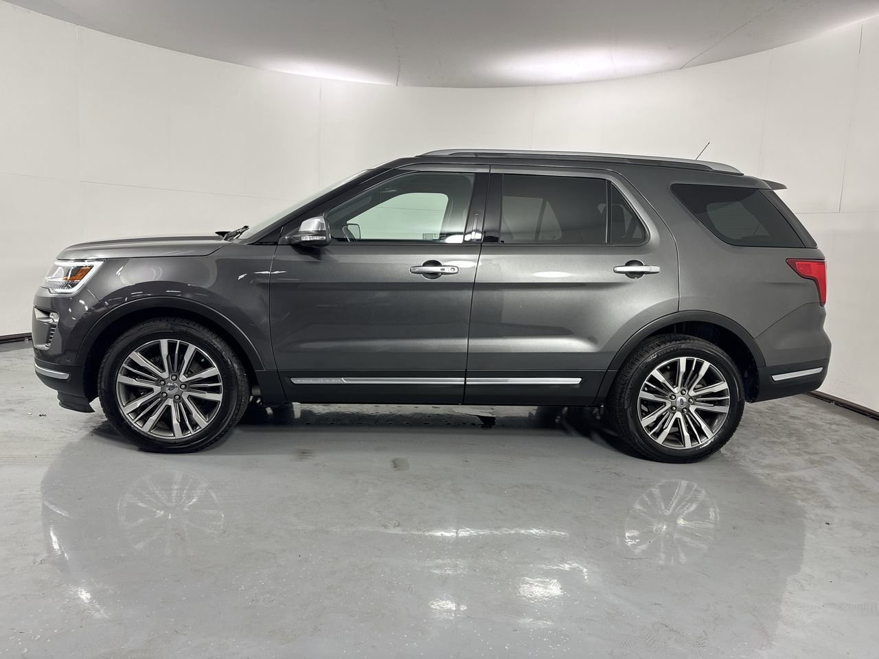 Used 2018 Ford Explorer Platinum AWD/4WD image 28