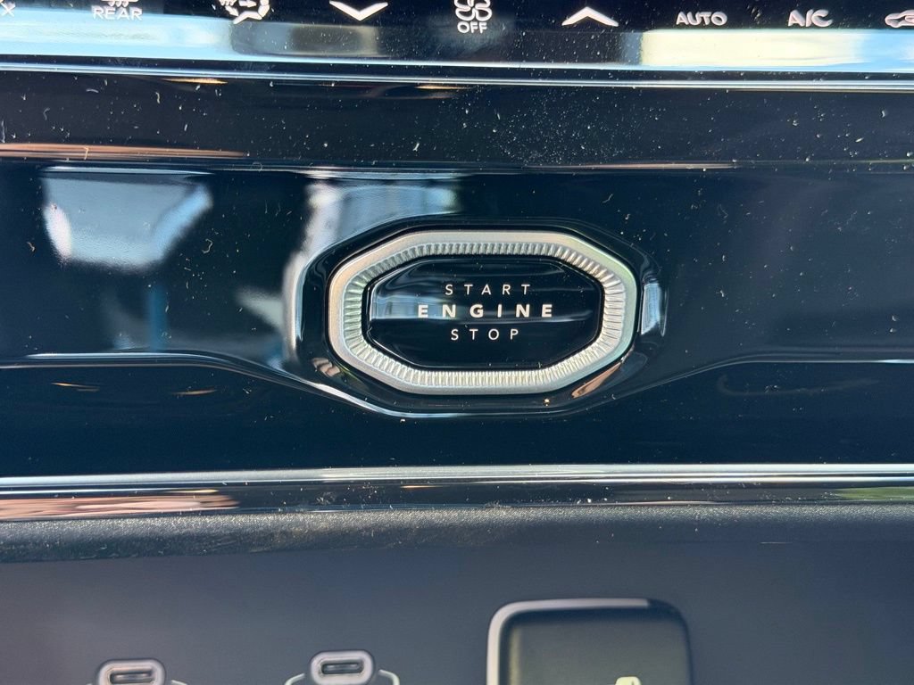 New 2026 Jeep Grand Cherokee Altitude AWD/4WD image 19