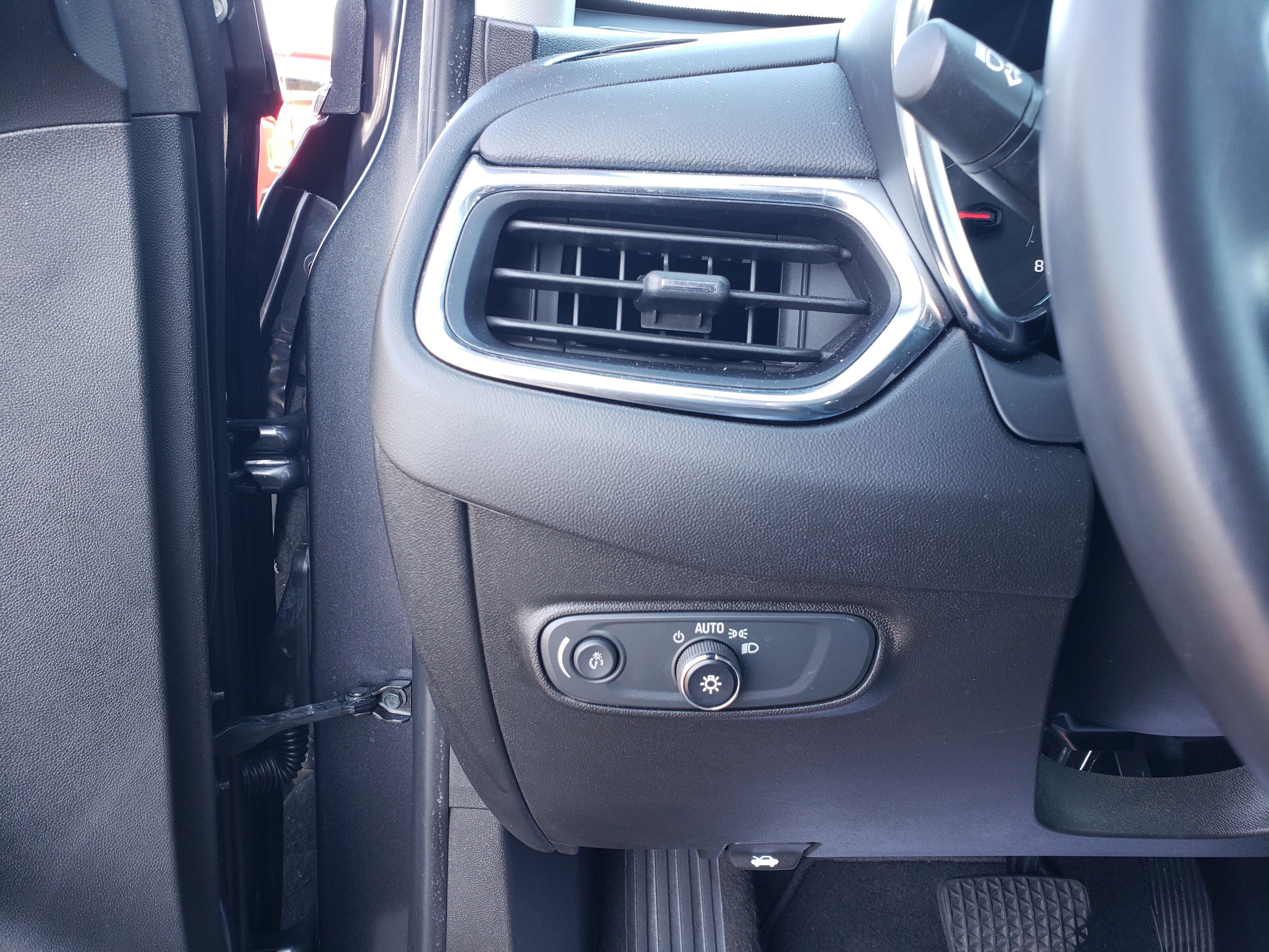 Used 2022 Chevrolet Equinox LT w/ Driver Convenience Package image 15