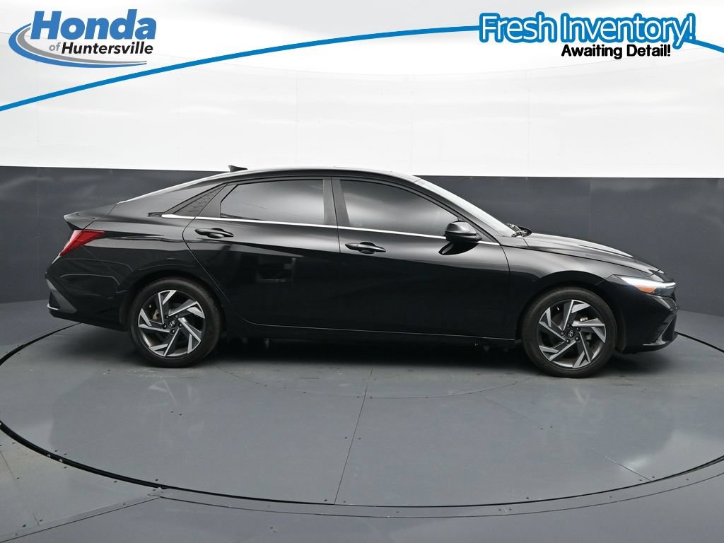 Used 2024 Hyundai Elantra SEL w/ Convenience Package FWD image 11