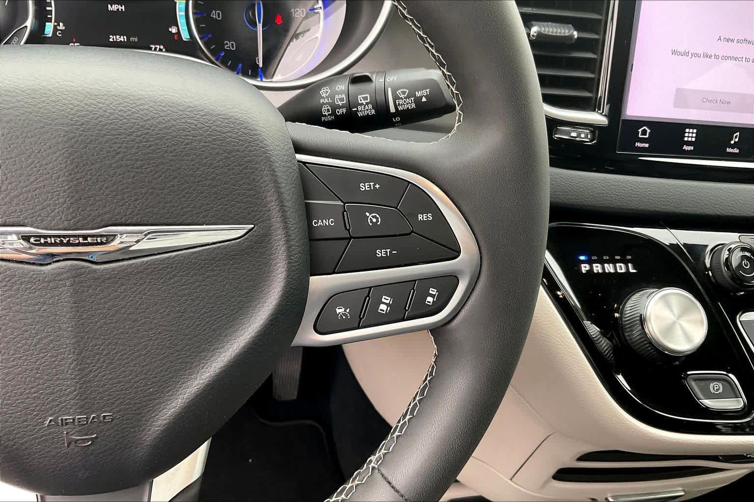 Used 2024 Chrysler Pacifica Touring-L FWD image 24