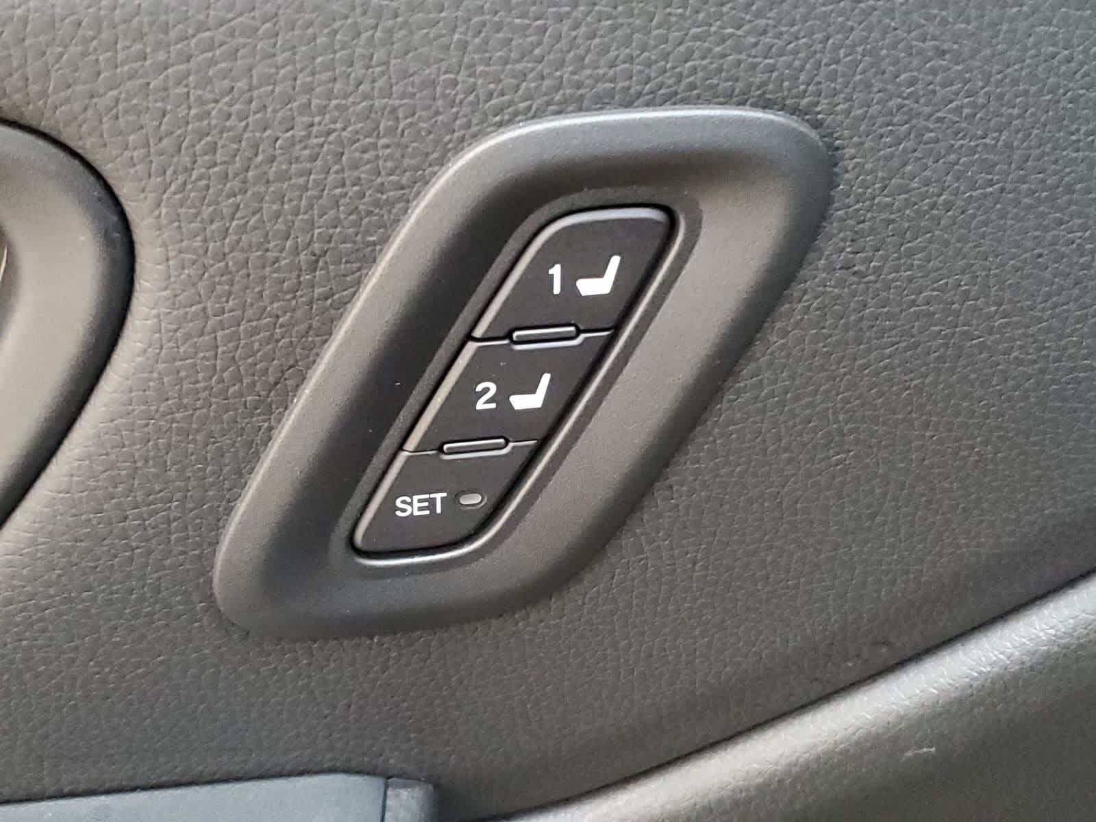 Certified 2025 Honda Pilot Touring image 19