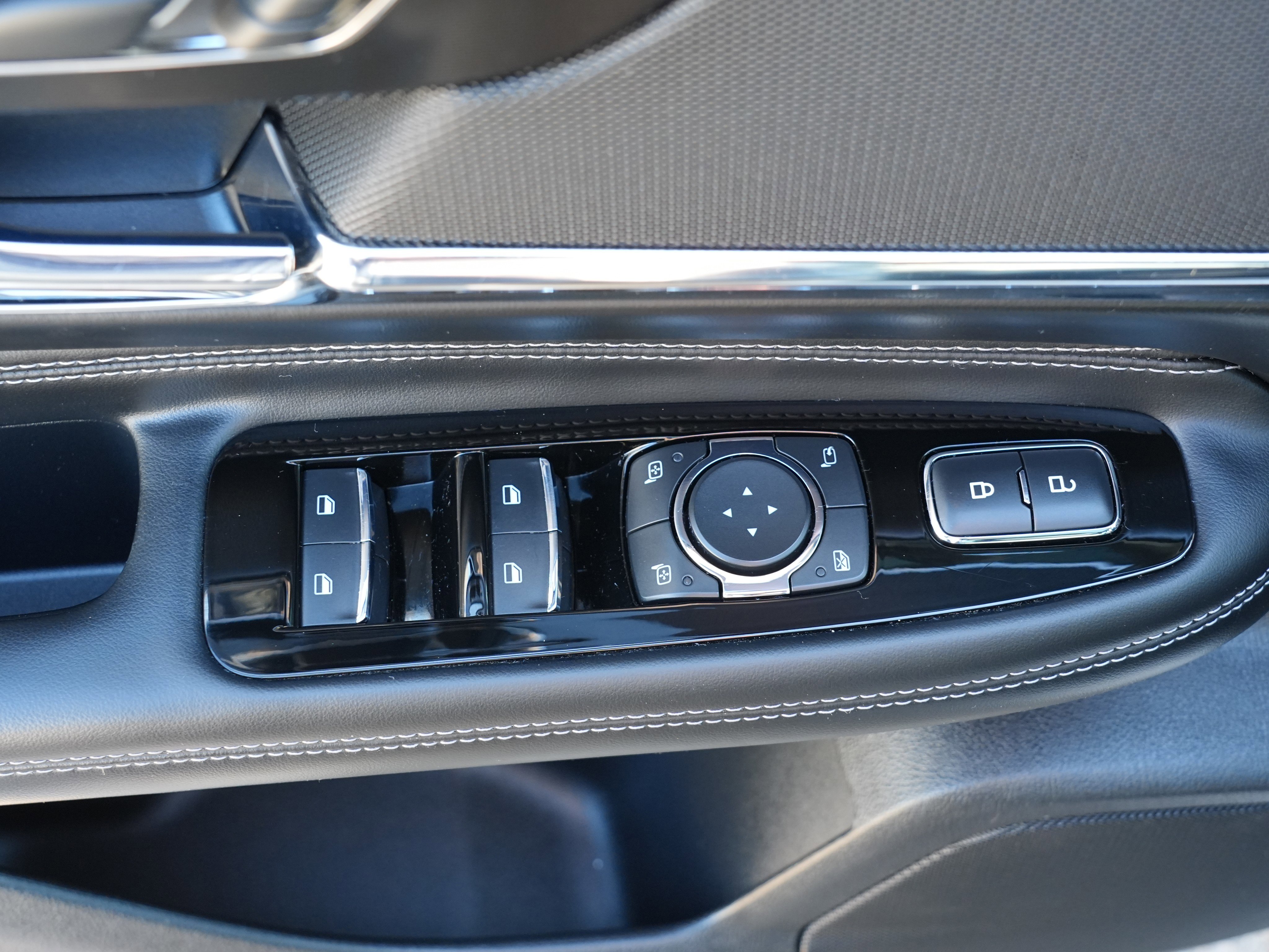 Used 2020 Lincoln Corsair Reserve w/ Equipment Group 202A image 20