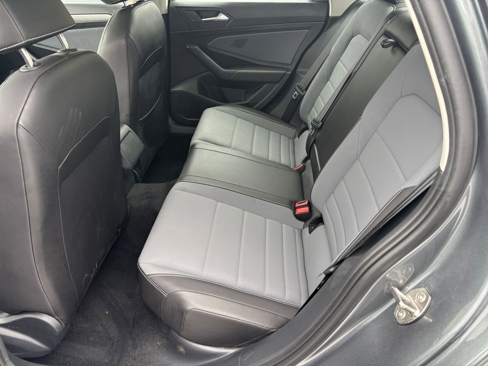 Used 2025 Volkswagen Jetta SE image 20