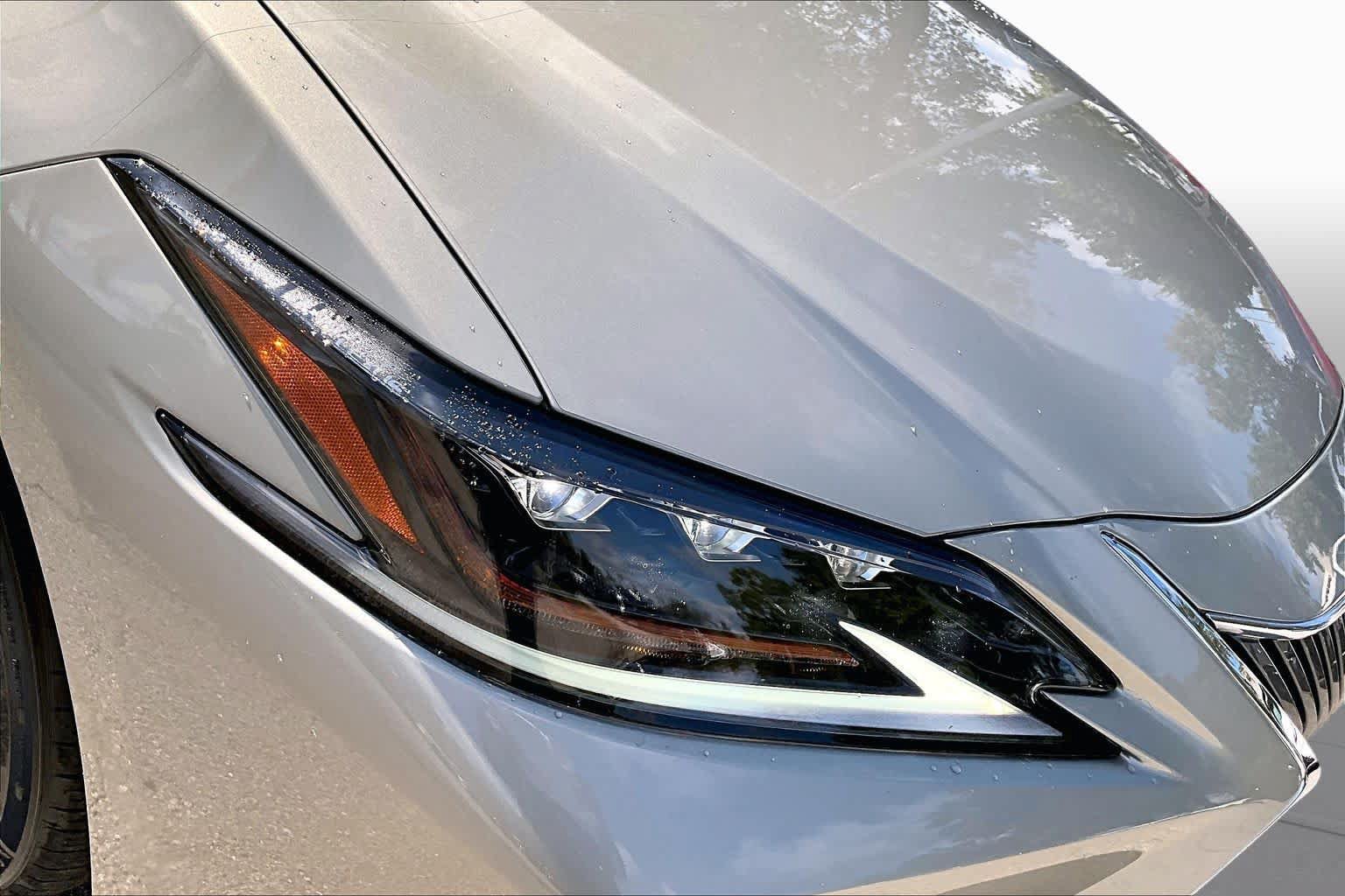 Used 2021 Lexus ES 300h Ultra Luxury w/ Accessory Package 2 FWD image 28