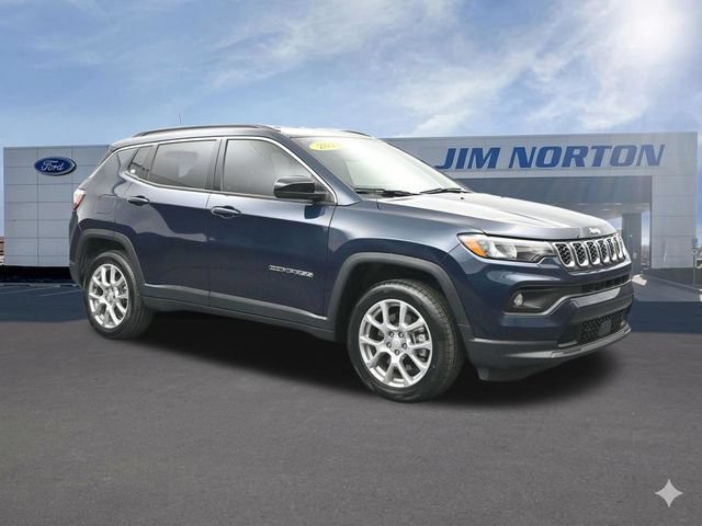 Used 2024 Jeep Compass Latitude AWD/4WD image 17