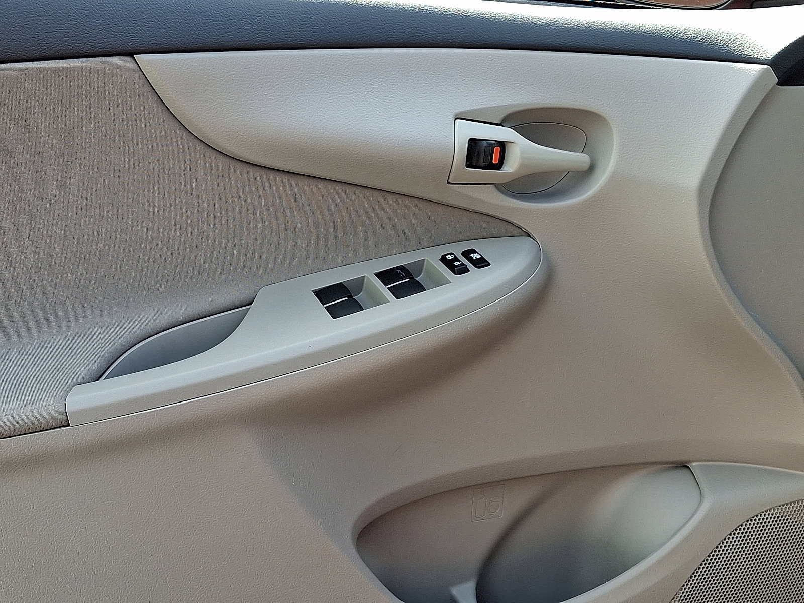 Used 2013 Toyota Corolla L FWD image 14