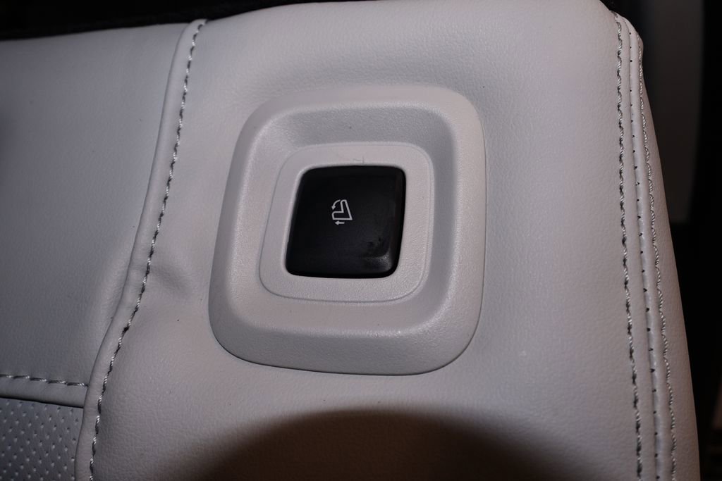 New 2026 Ford Expedition Platinum image 16