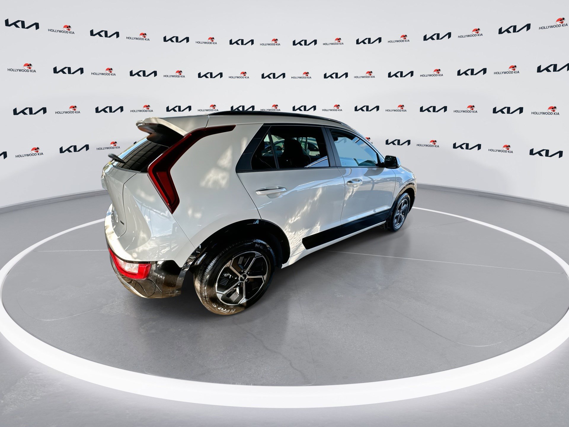 Certified 2024 Kia Niro SX image 8