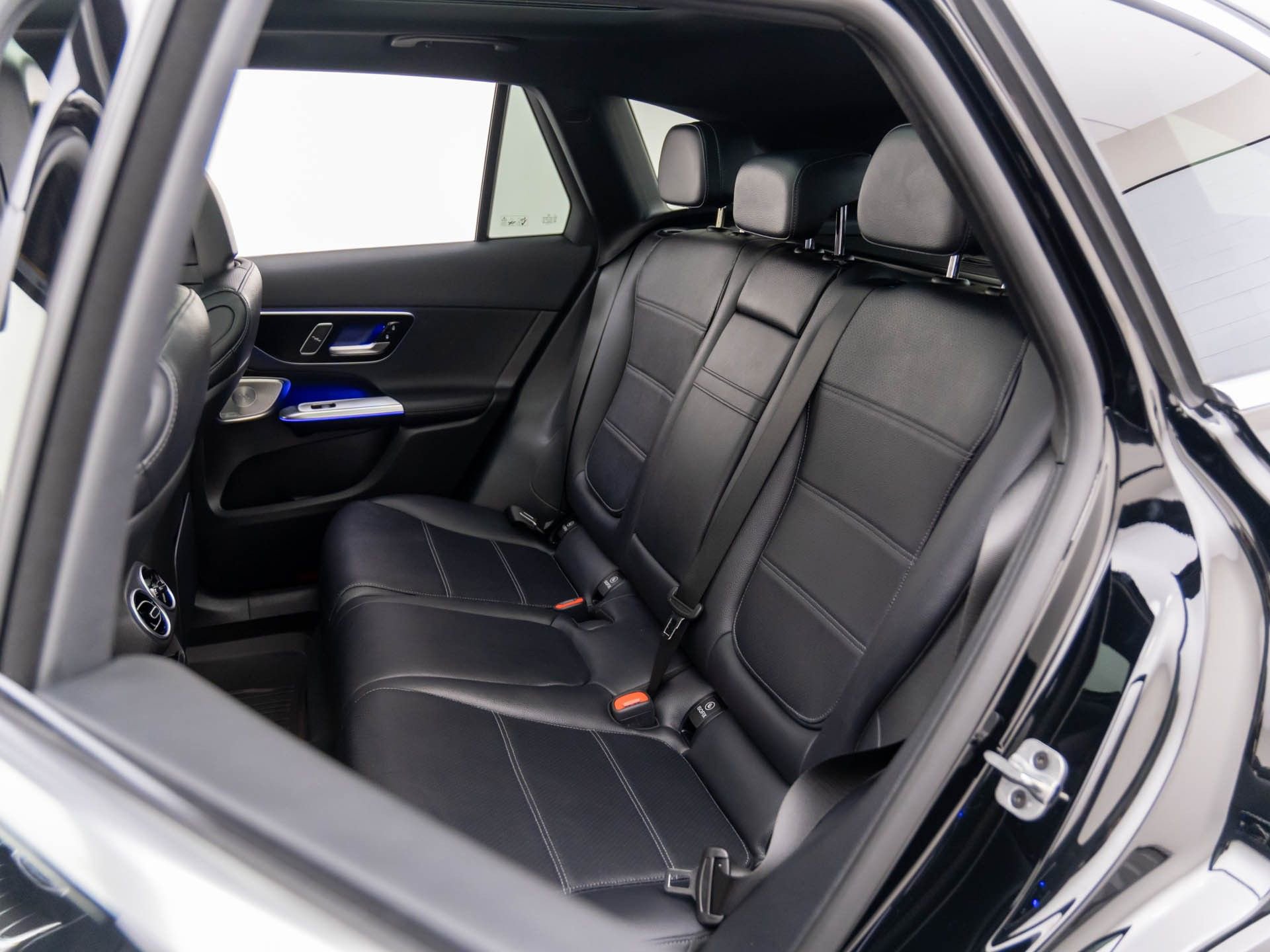 Used 2025 Mercedes-Benz GLC 300 4MATIC image 8